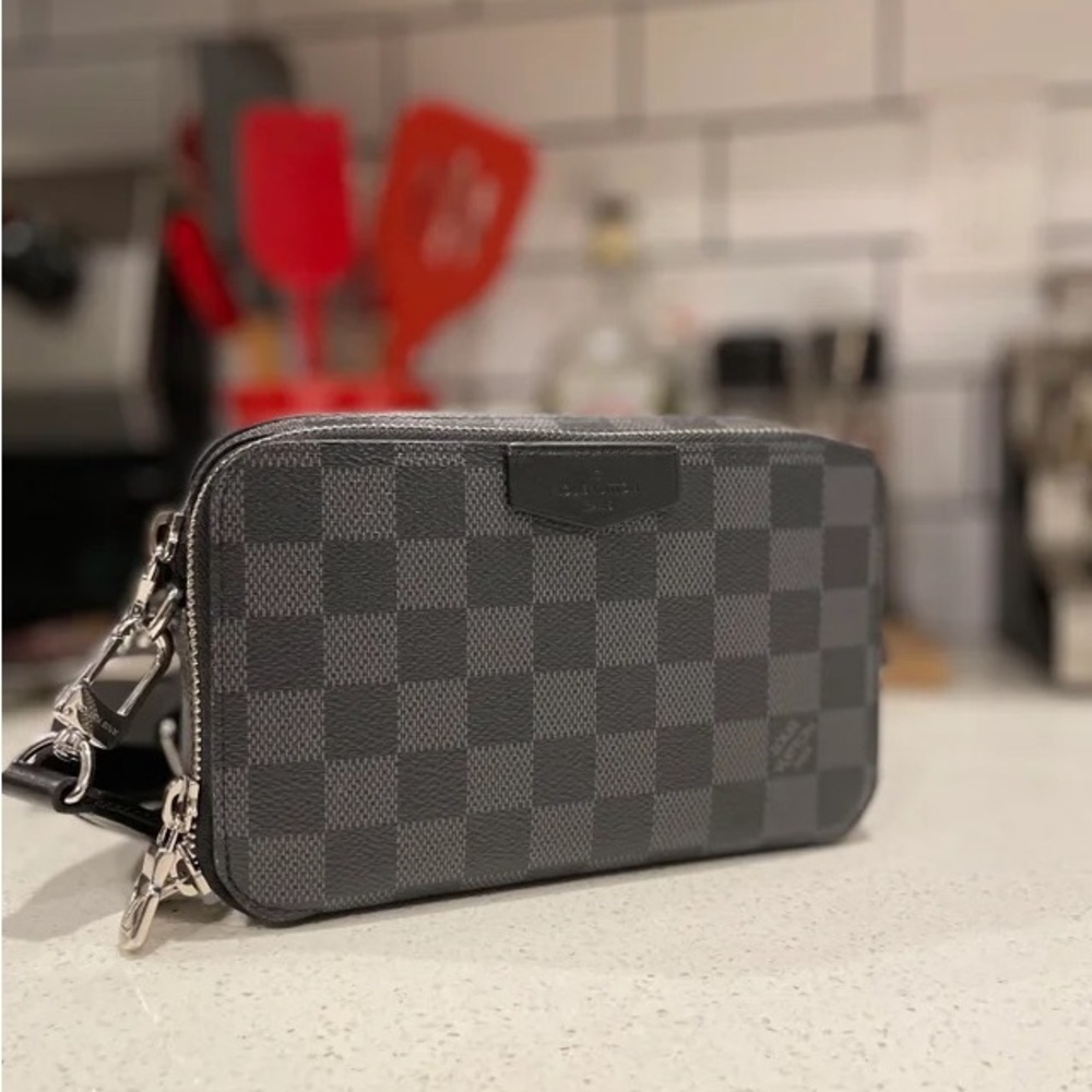 Mens Louis Vuitton messenger bag, Mens LV Bag